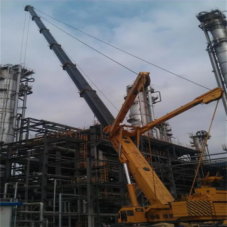 新华镇吊板房的吊车